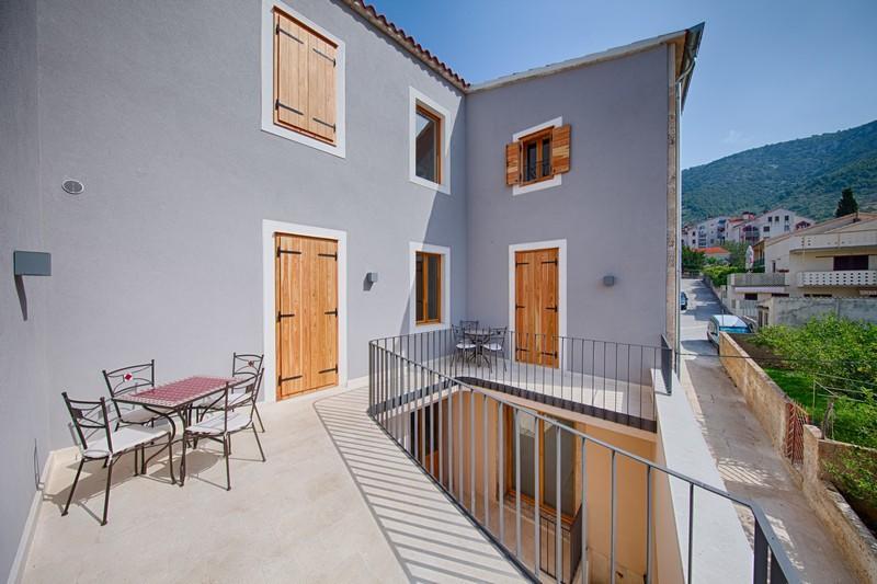 Apartments Villa Glorija Komiza Luaran gambar